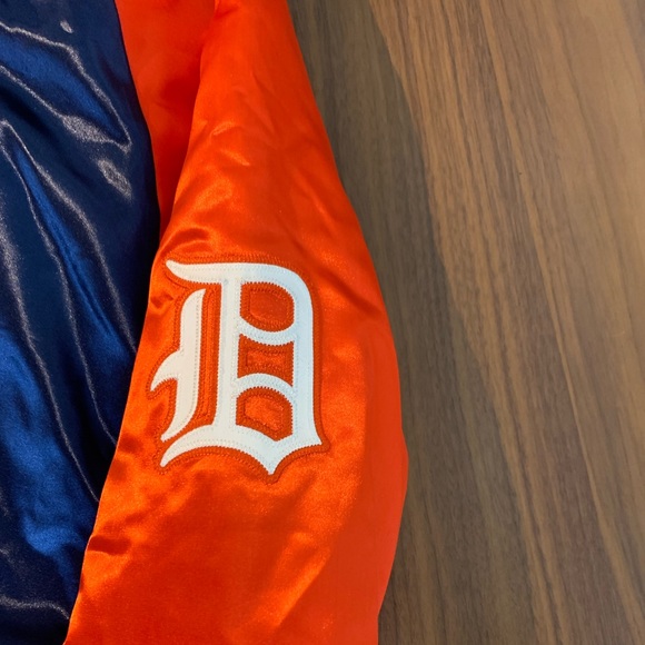 Tigers Jacket - Picture 5 of 6